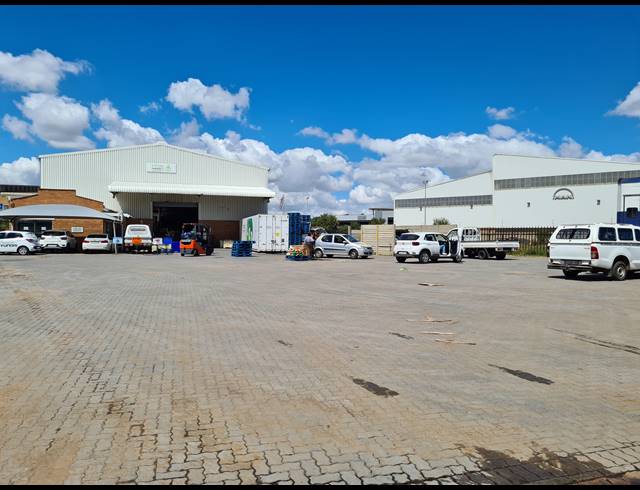 2,419M² WAREHOUSE FOR SALE IN TUNNEY